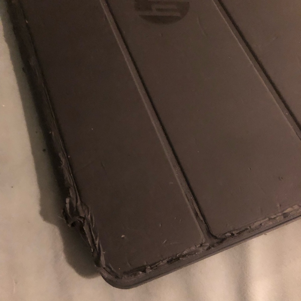 HP screen display with case and cable - Picture 4 of 8